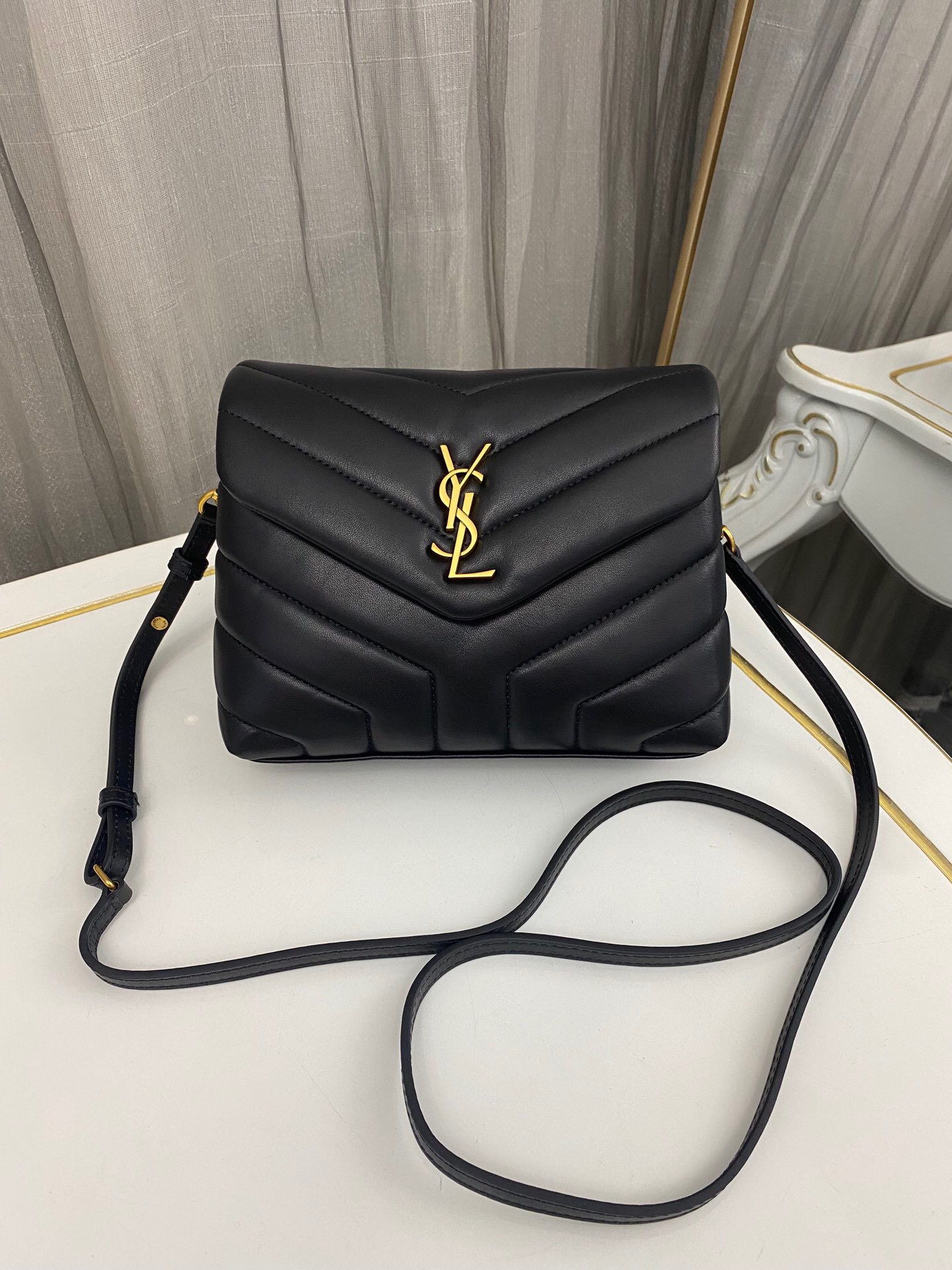 SAINT LAURENT Loulou Toy quilted leather shoulder bag black - Bag