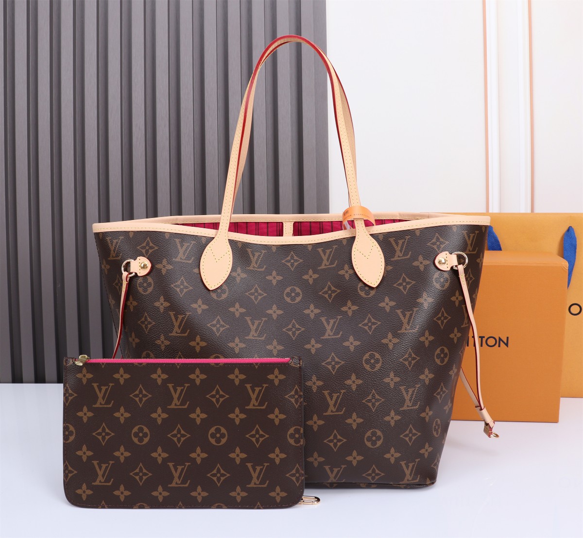 Louis Vuitton Neverfull MM Classic Bag