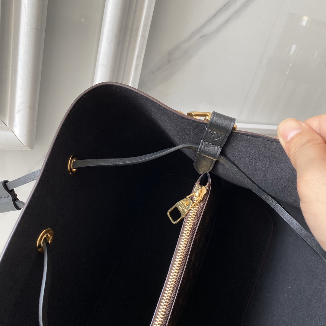 Louis Vuitton LV NeoNoe MM Bucket Bag