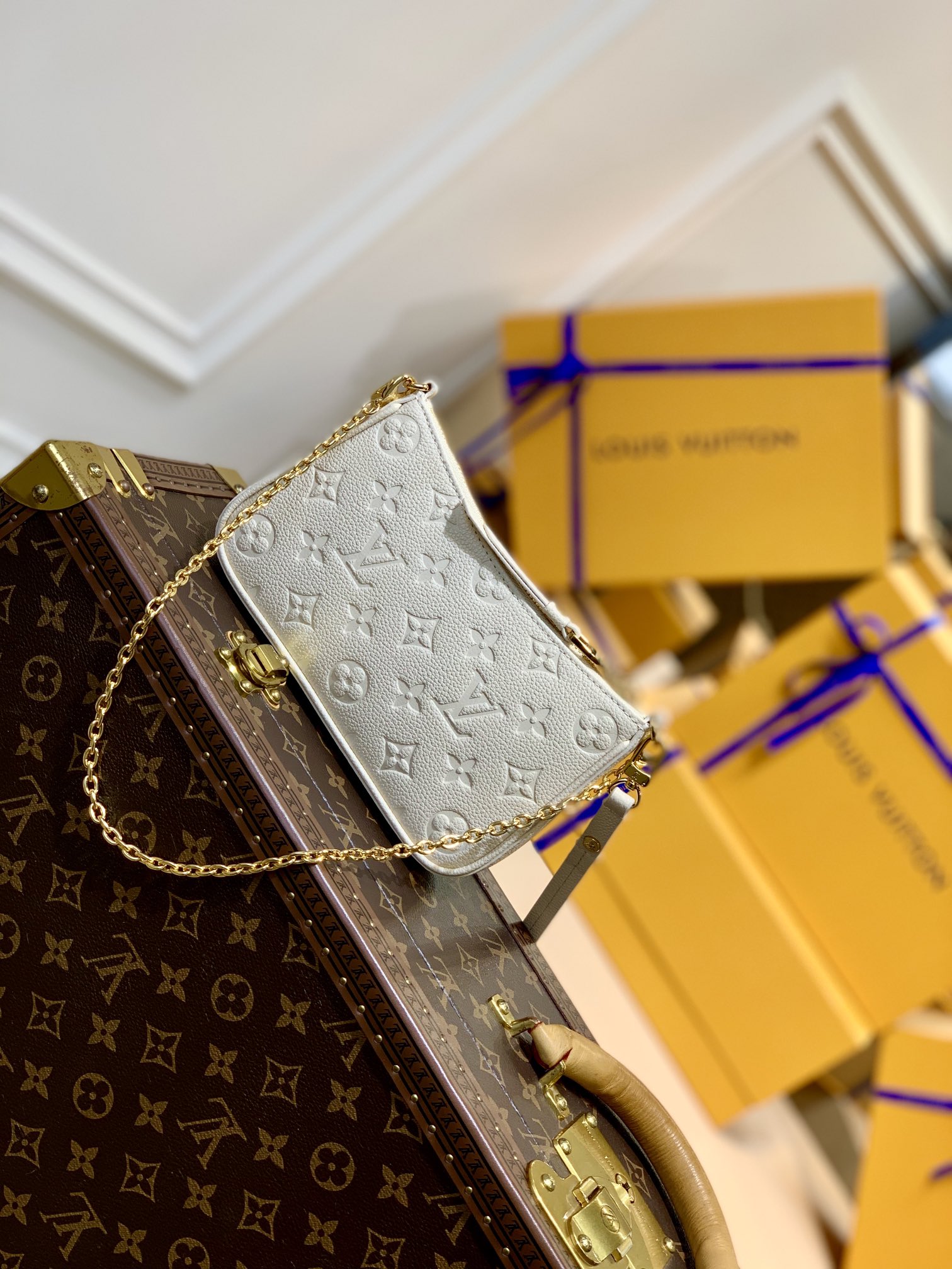 Louis Vuitton Easy Pouch On Strap Handbag White -Bag