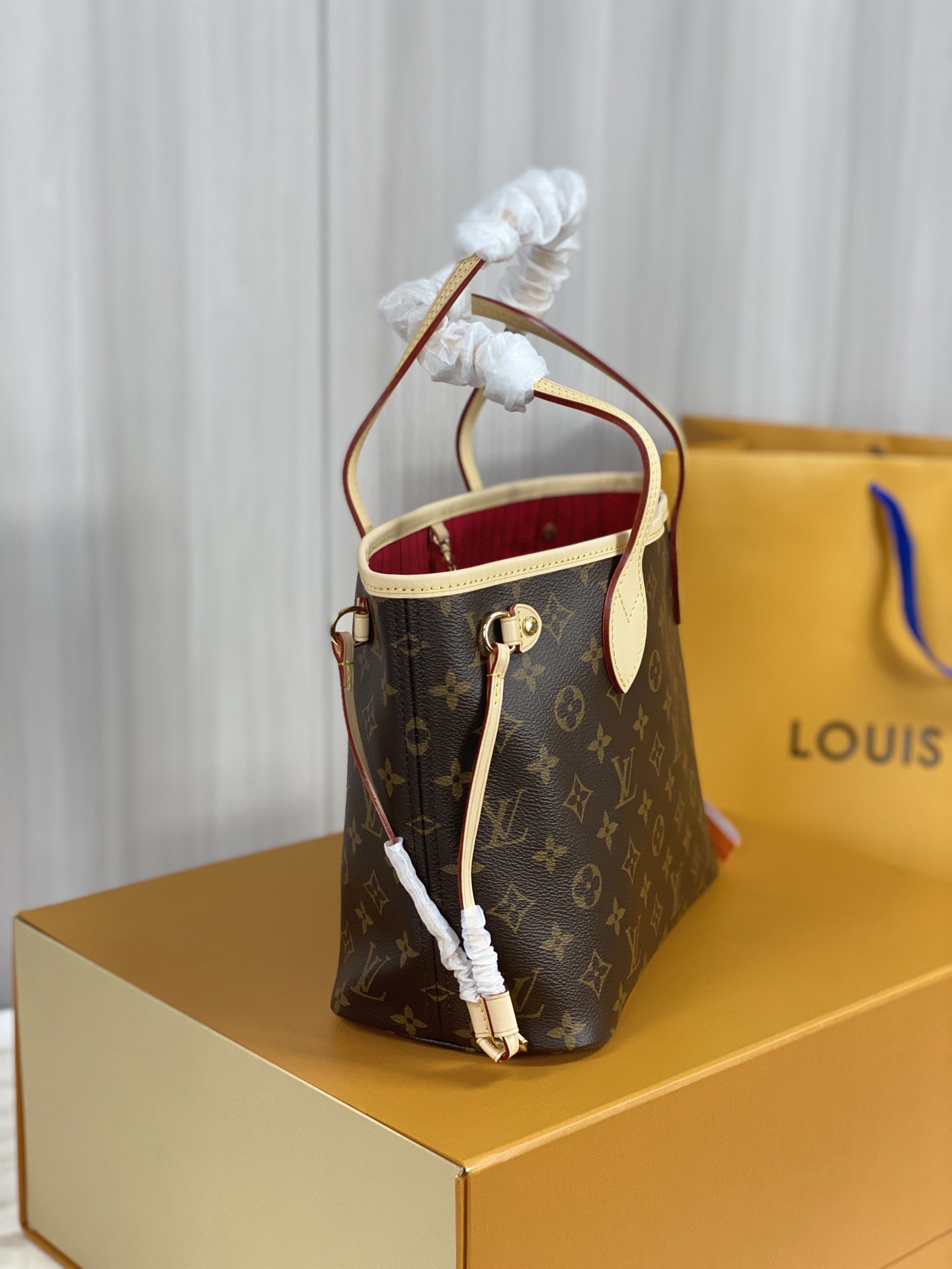Louis Vuitton LV Neverfull PM bag