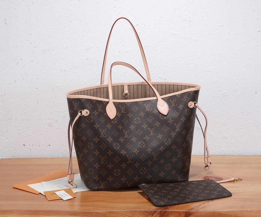 Louis Vuitton Neverfull MM Classic Bag