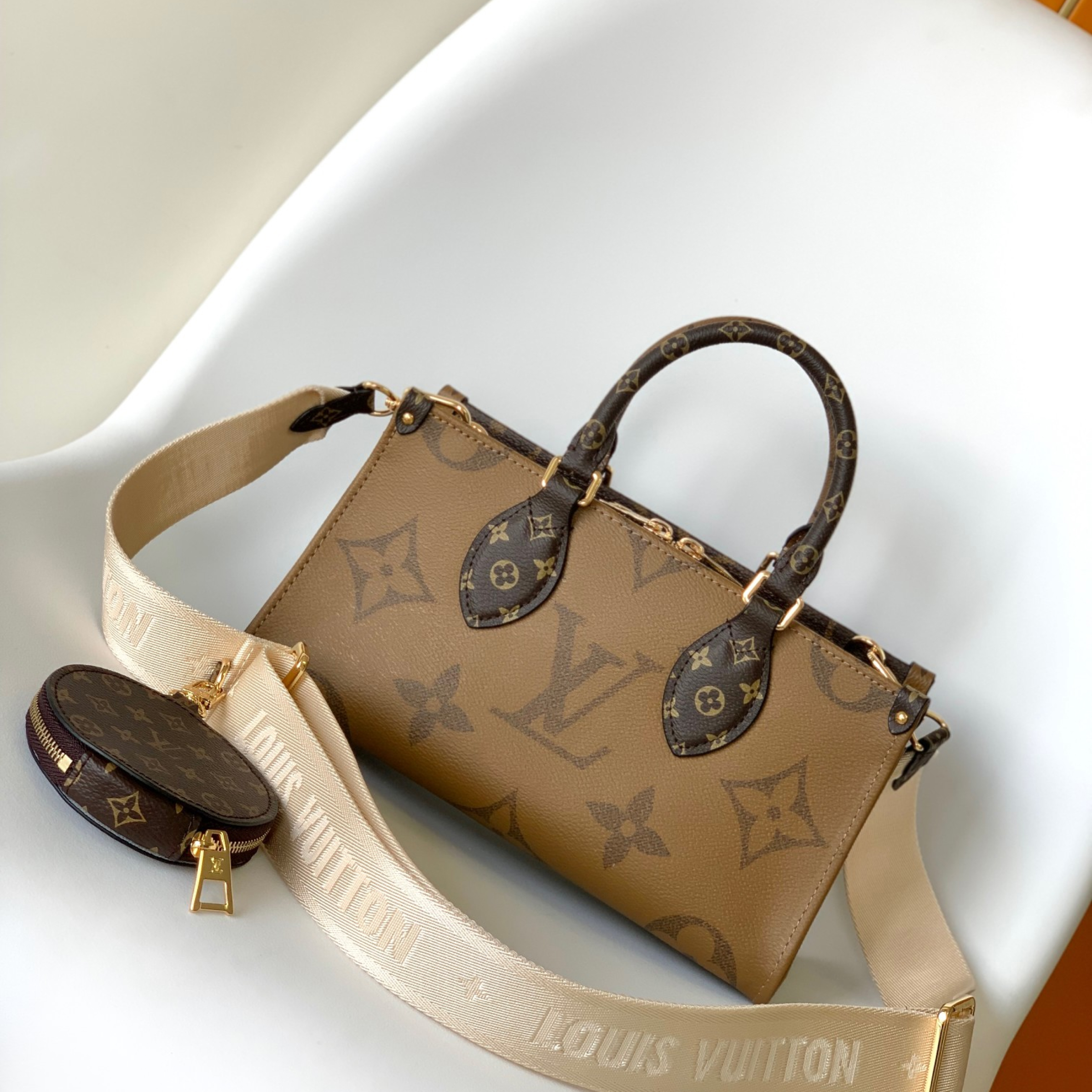 LOUIS VUITTON LV Monogram Canvas Onthego East West Brown Leather - Bag