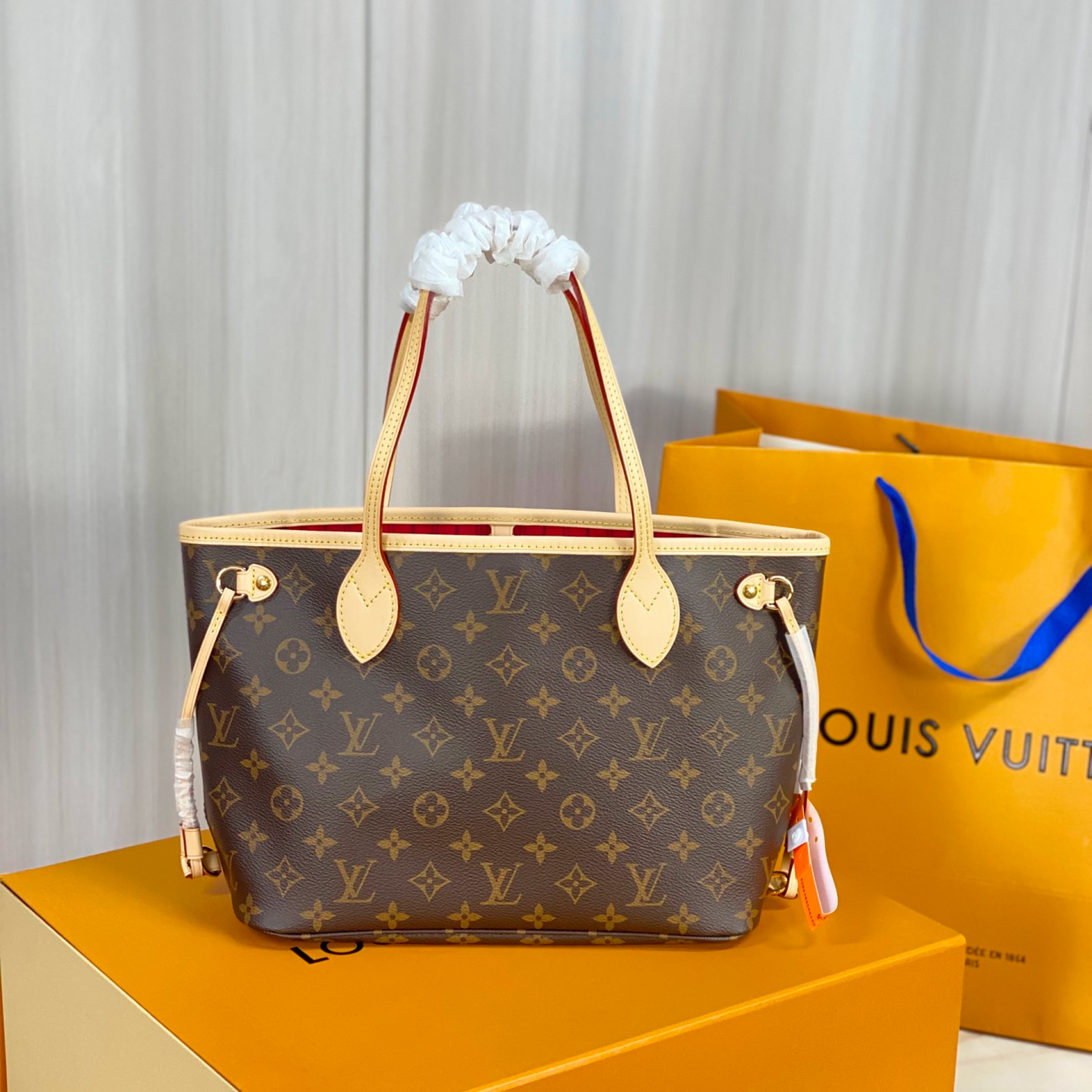 Louis Vuitton LV Neverfull PM bag