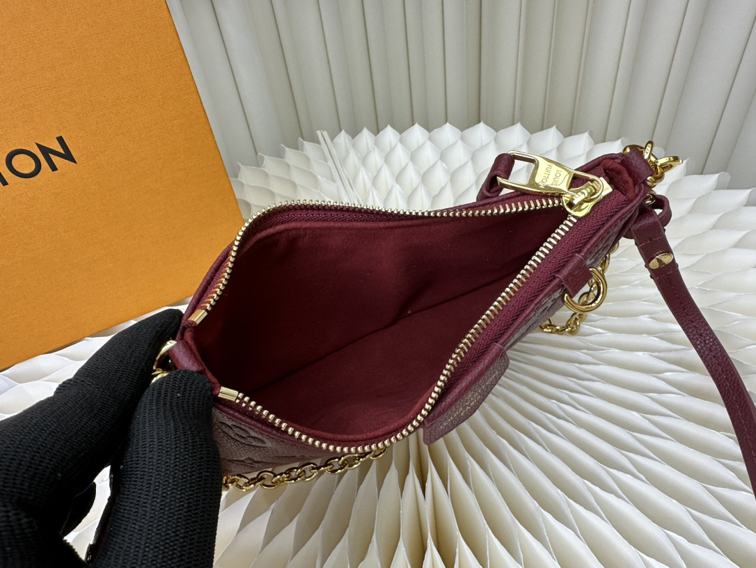 Louis Vuitton Easy Pouch On Strap Handbag - Red