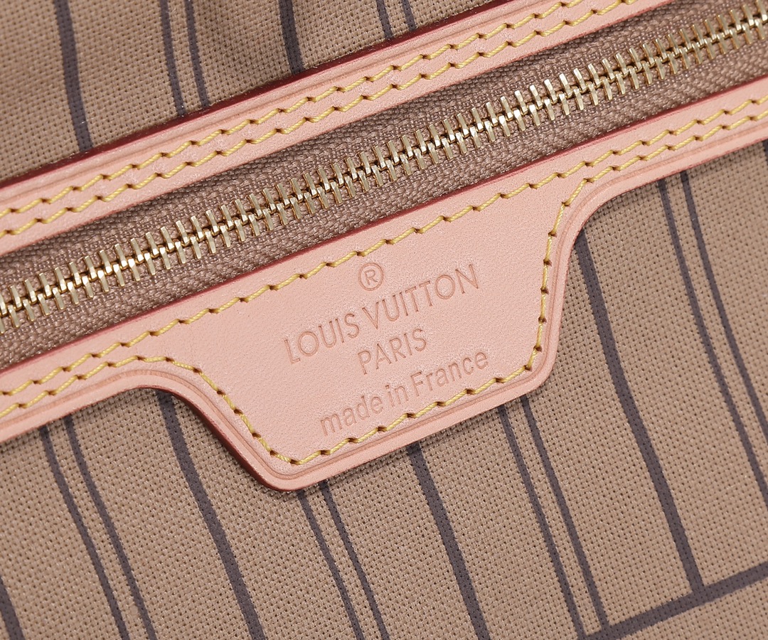 Louis Vuitton Neverfull MM Classic Bag