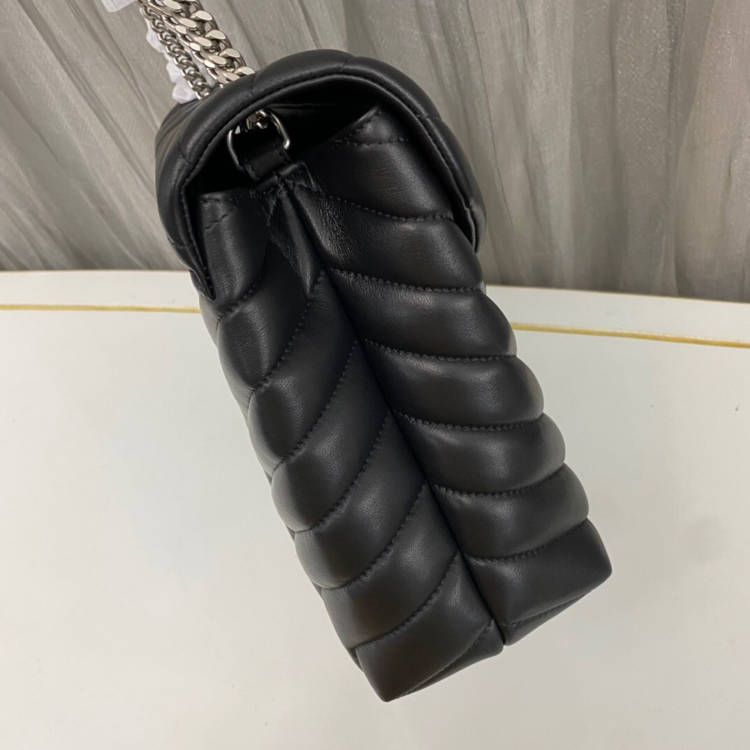 SAINT LAURENT Loulou medium quilted leather shoulder bag black - Bag