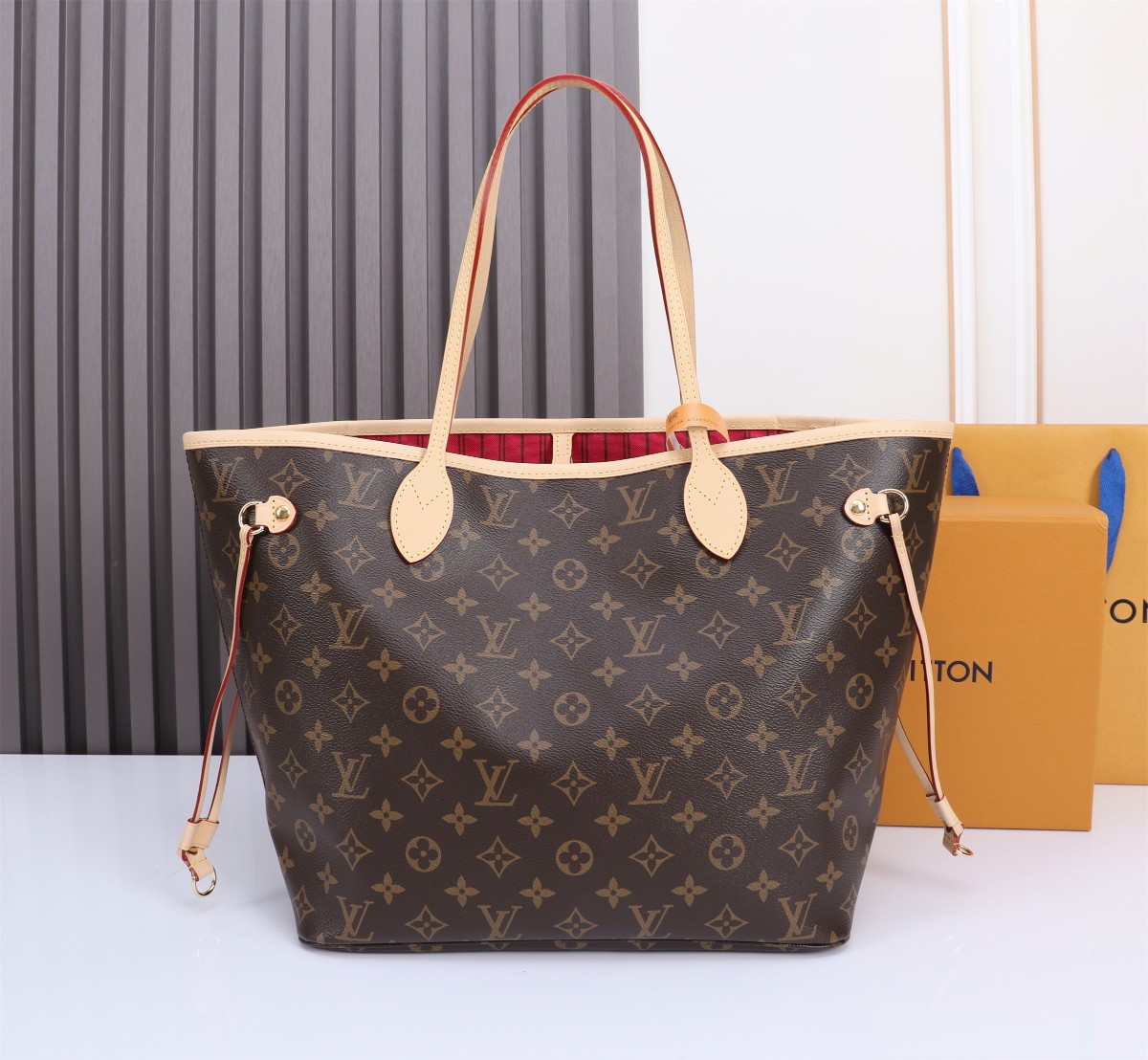 Louis Vuitton Neverfull MM Classic Bag