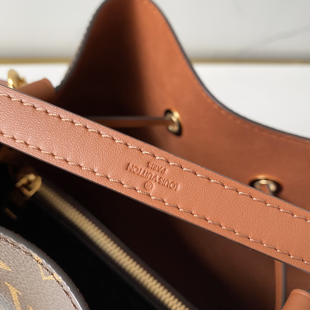 Louis Vuitton LV NeoNoe MM Bucket Bag