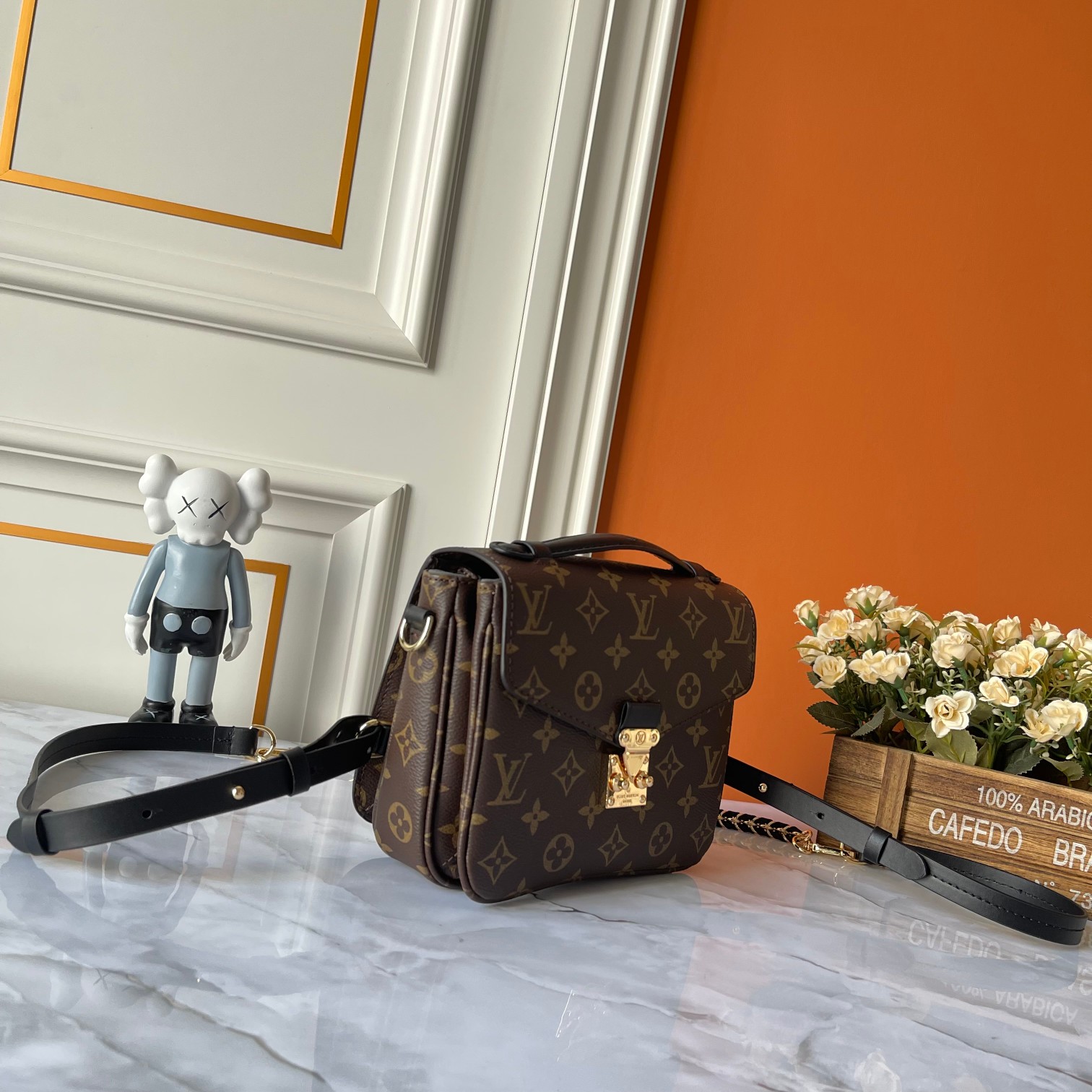 Louis Vuitton Pochette Métis Handbag - Old Flower Black Bag