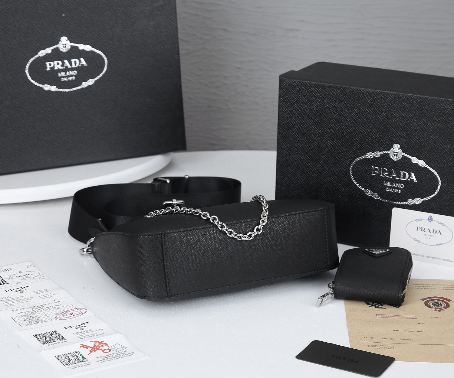 Prada Re-Edition 2005  Saffiano Leather bag