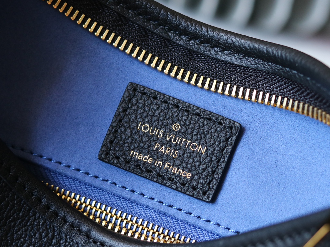 Louis Vuitton LV CarryAll MM - Black Bag