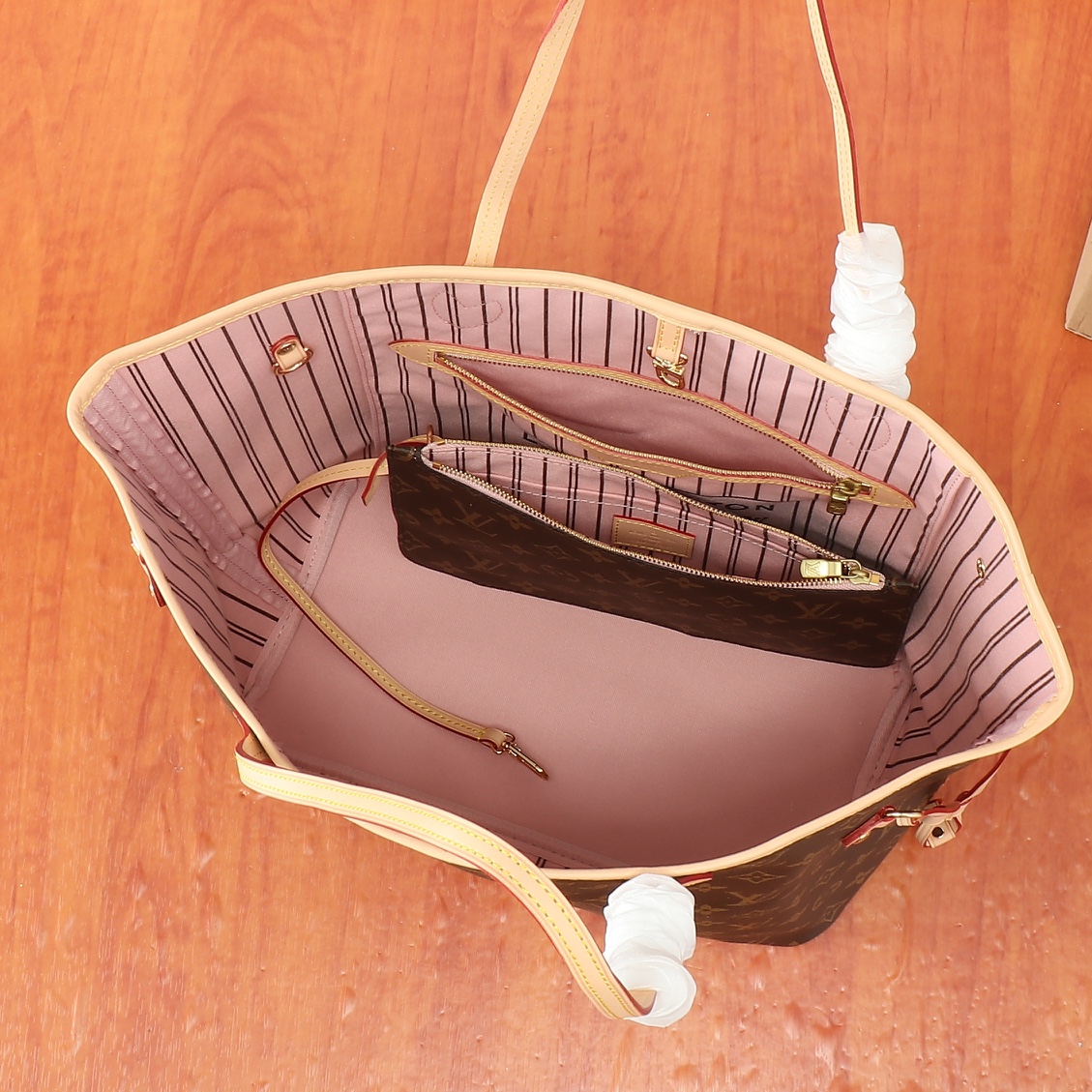 Louis Vuitton Neverfull MM Classic Bag