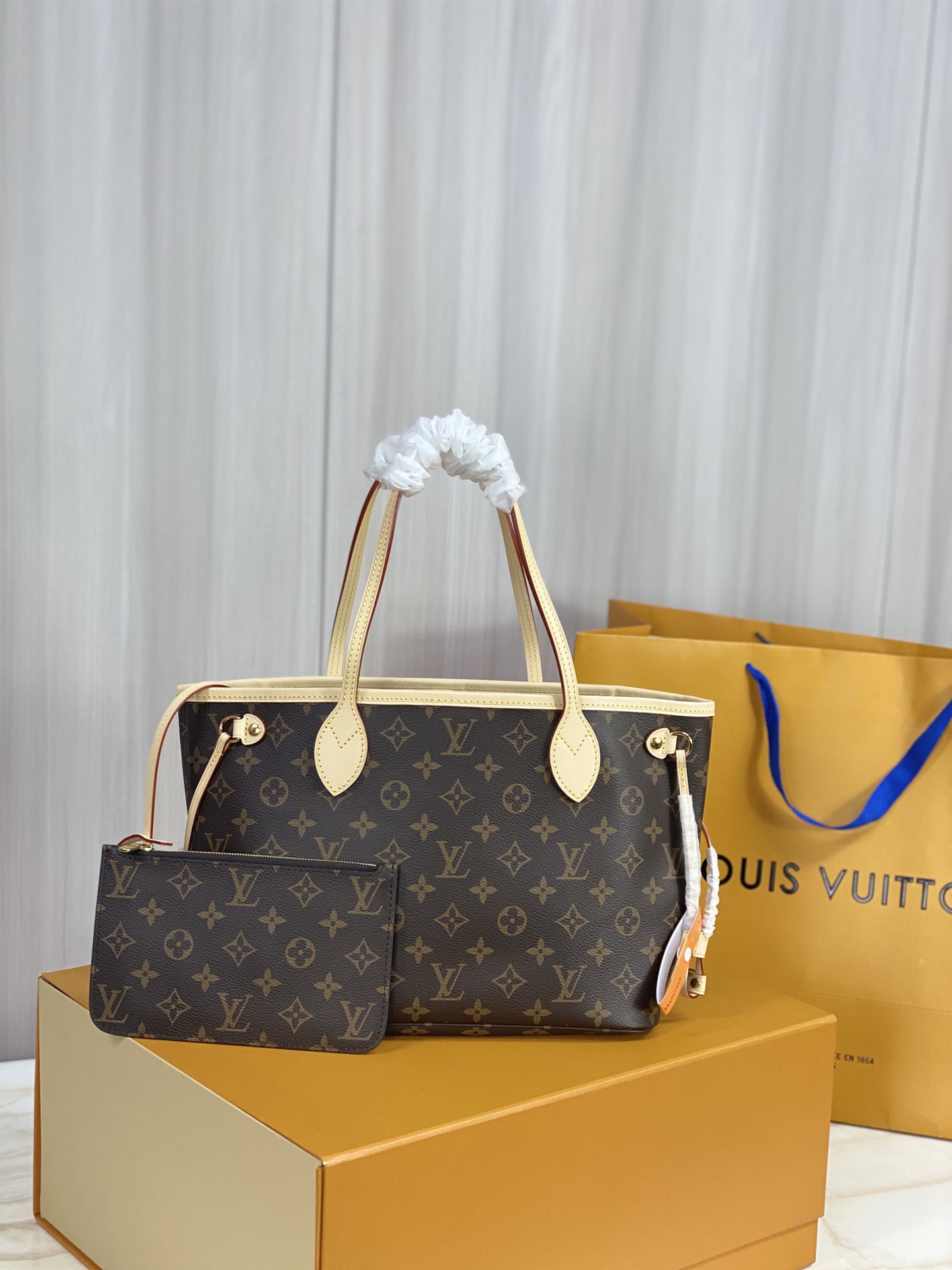 Louis Vuitton LV Neverfull PM bag