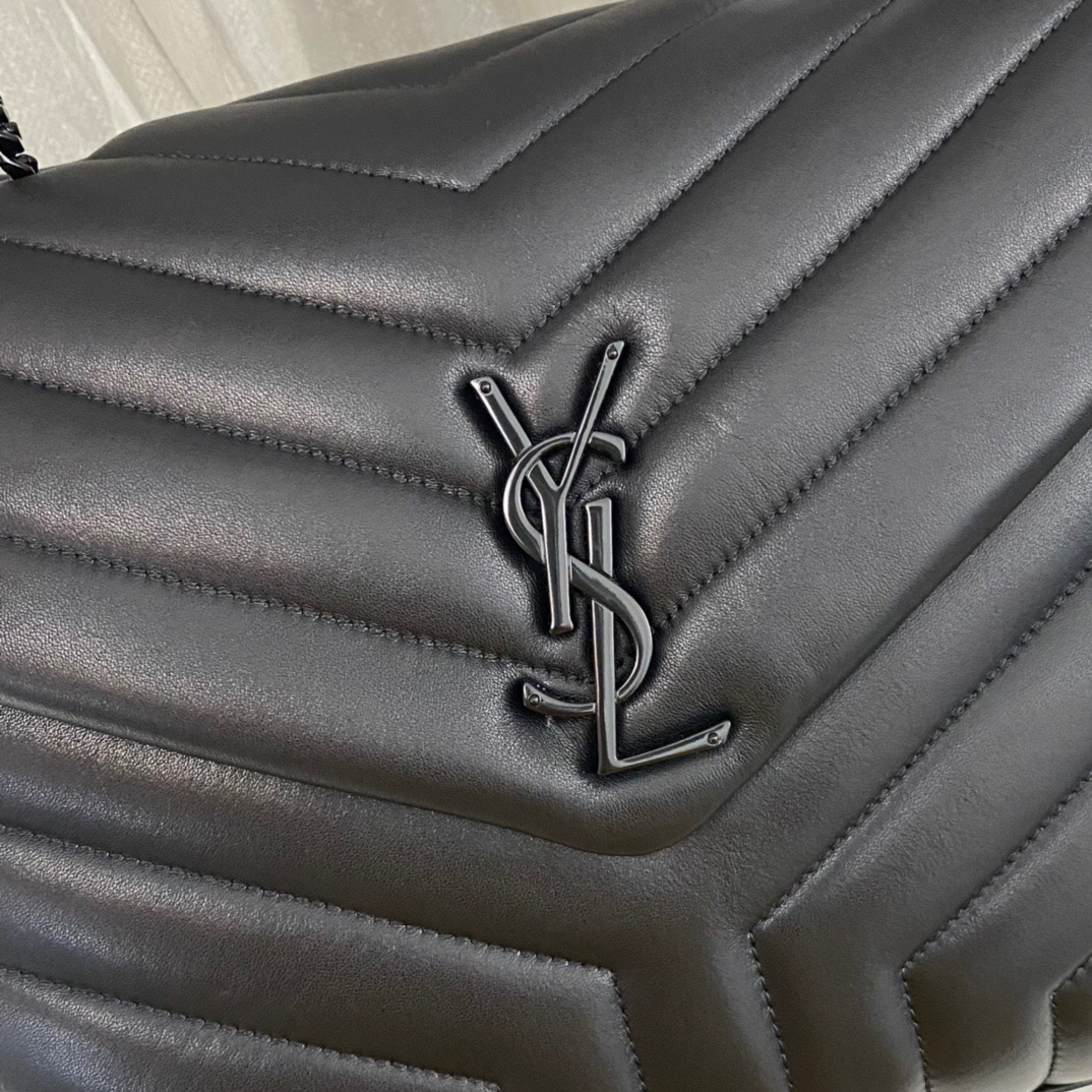 SAINT LAURENT Loulou medium quilted leather shoulder bag black - Bag