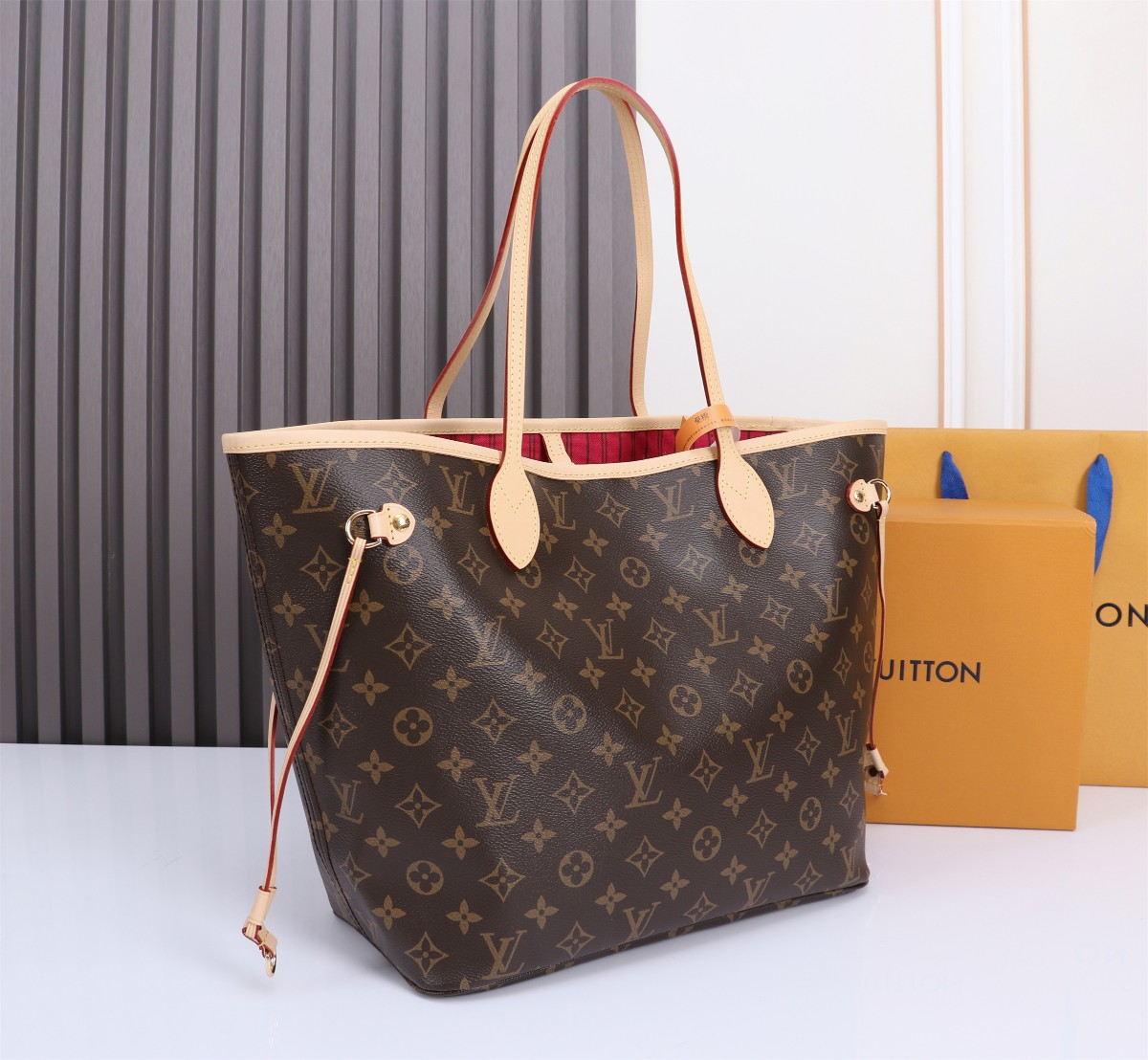 Louis Vuitton Neverfull MM Classic Bag