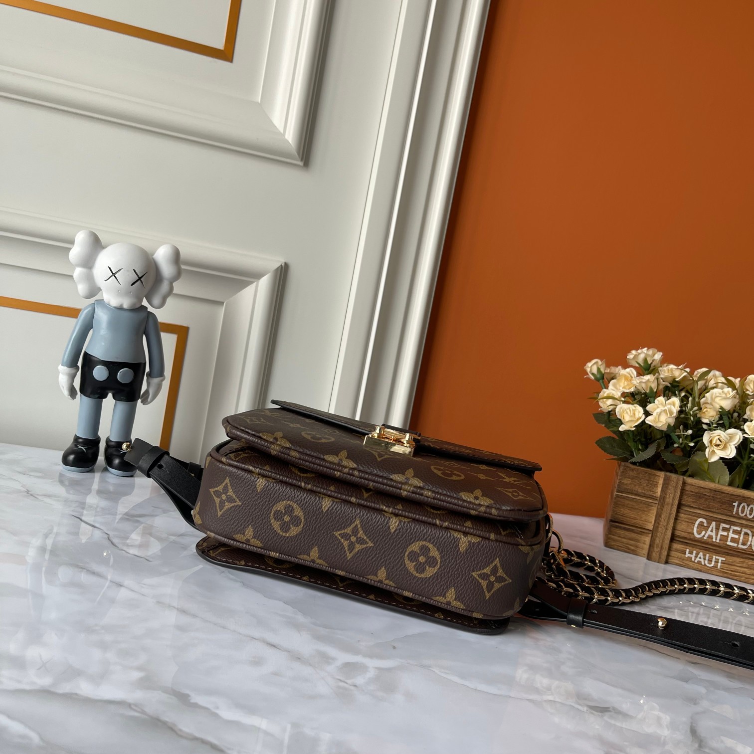 Louis Vuitton Pochette Métis Handbag - Old Flower Black Bag