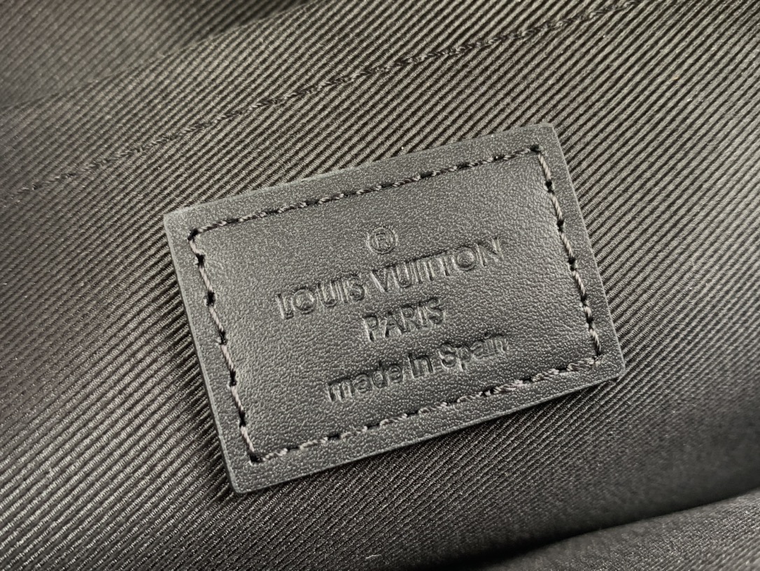 Louis Vuitton Crossbody Massanger Bag