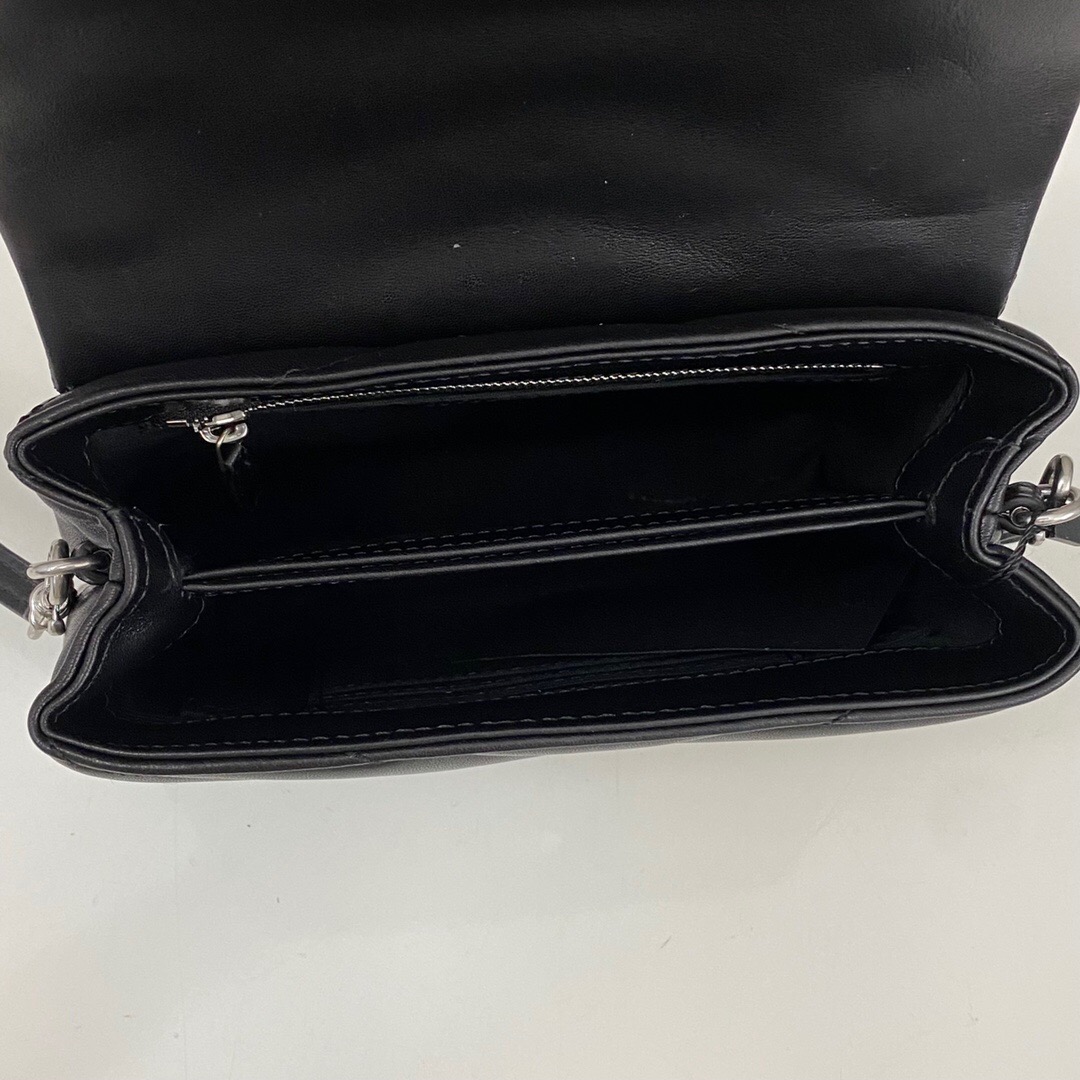 SAINT LAURENT Loulou Toy quilted leather shoulder bag black - Bag