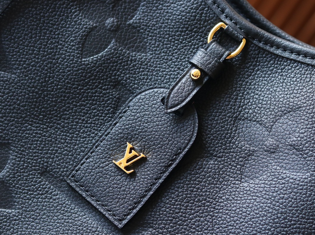 Louis Vuitton LV CarryAll MM - Black Bag