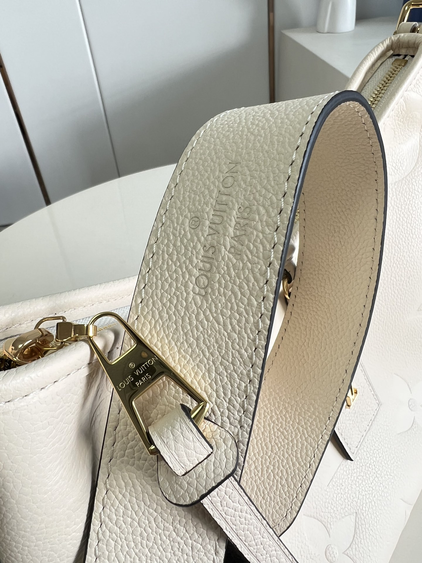 Louis Vuitton LV CarryAll PM - White Bag