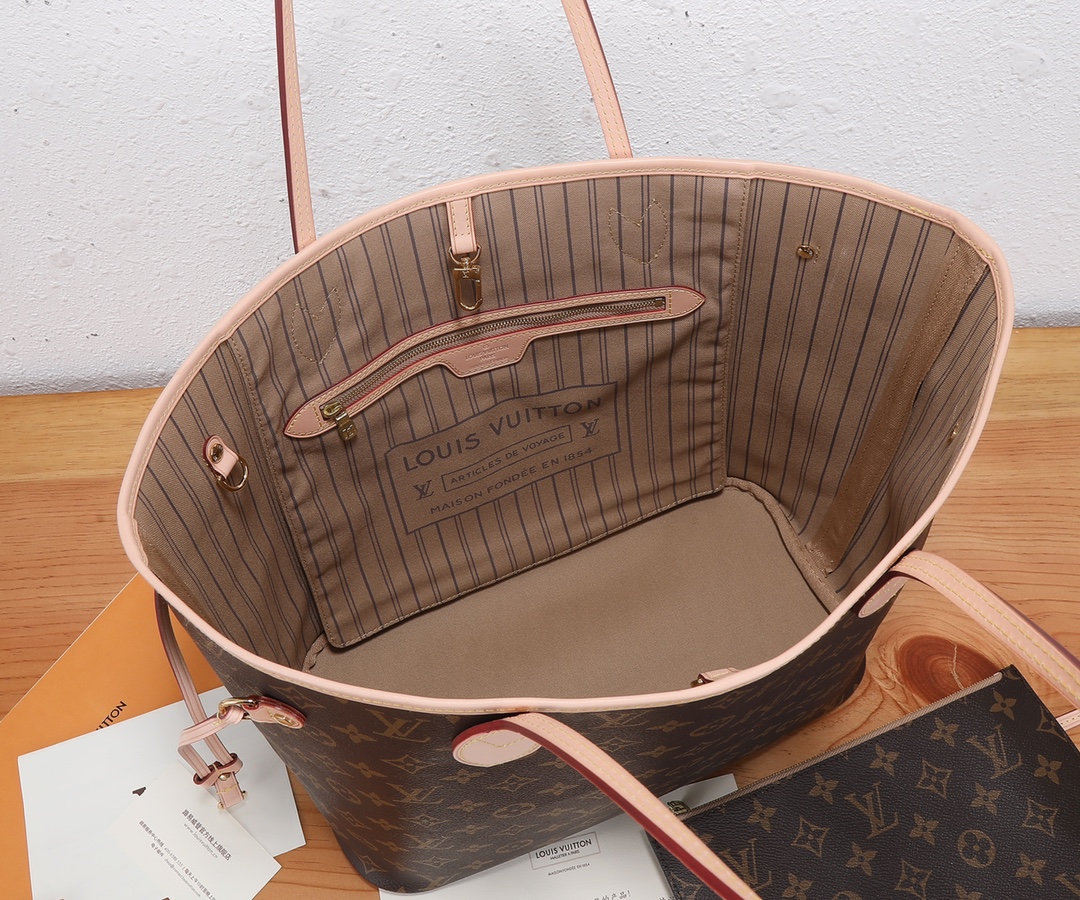 Louis Vuitton Neverfull MM Classic Bag