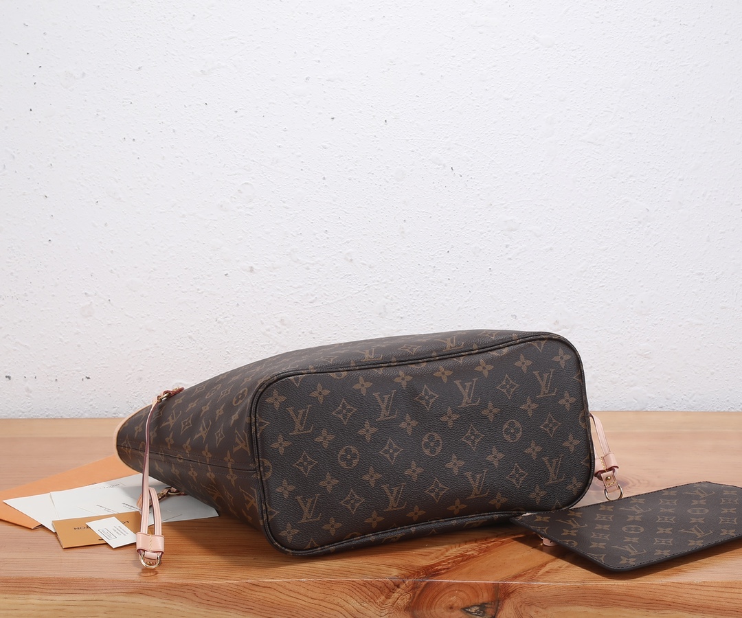 Louis Vuitton Neverfull MM Classic Bag