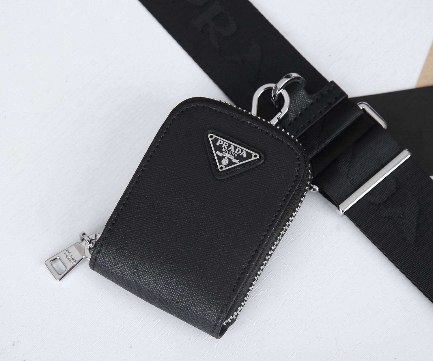 Prada Re-Edition 2005  Saffiano Leather bag