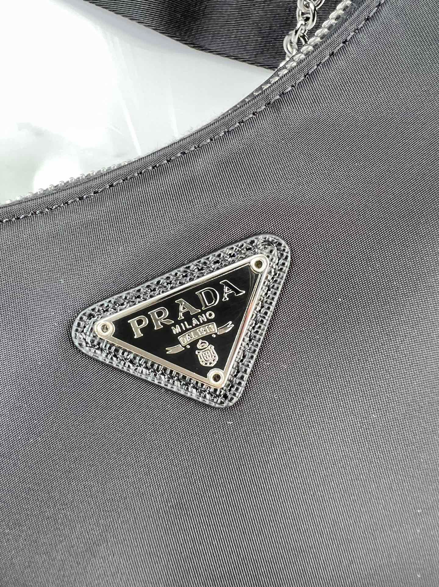 Prada Re-Edition 2005 Re-Nylon shoulder bag