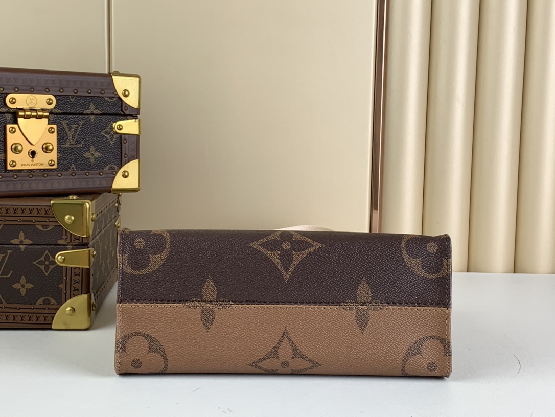 Louis Vuitton Onthego Monogram Casual Style Tote - Bag