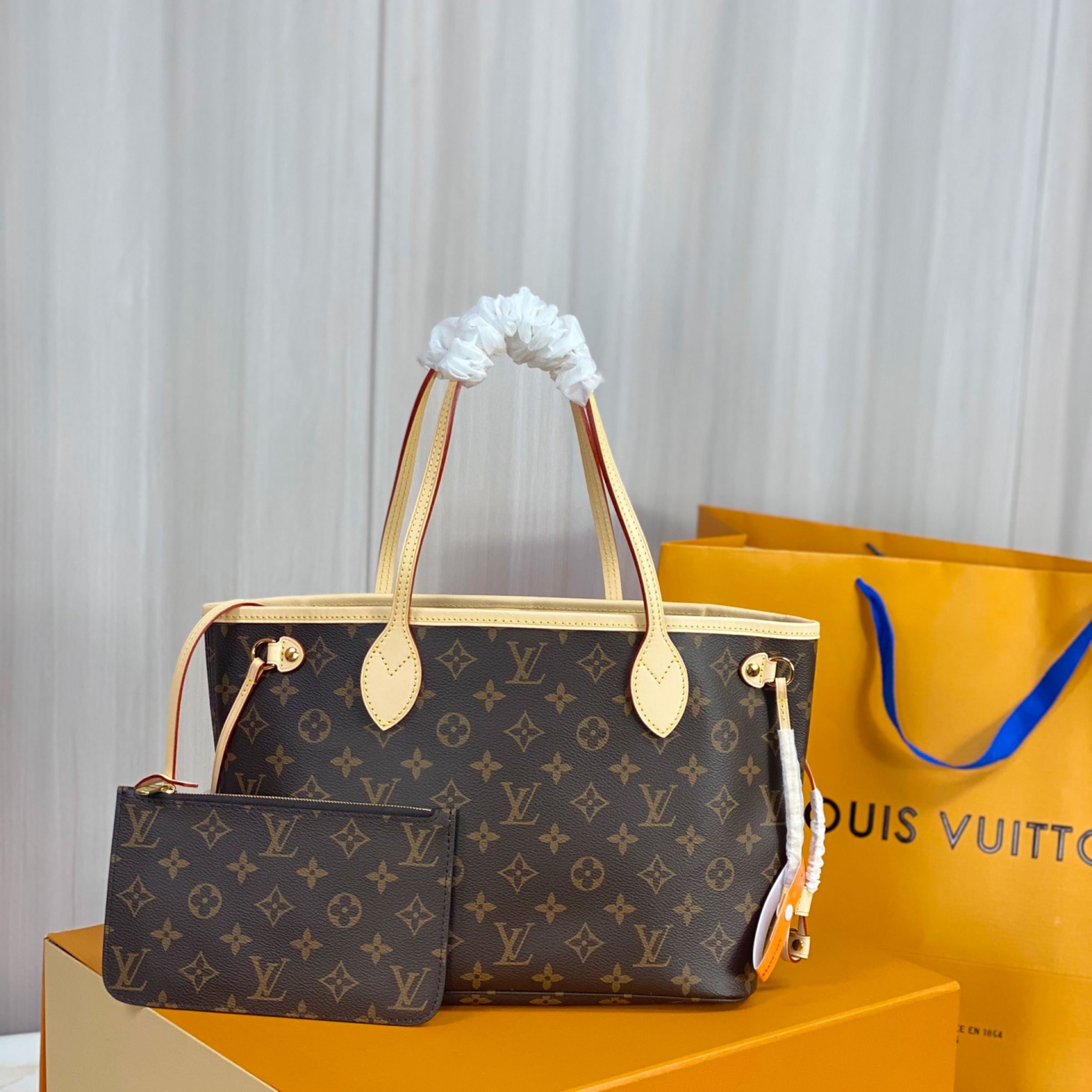 Louis Vuitton LV Neverfull PM bag
