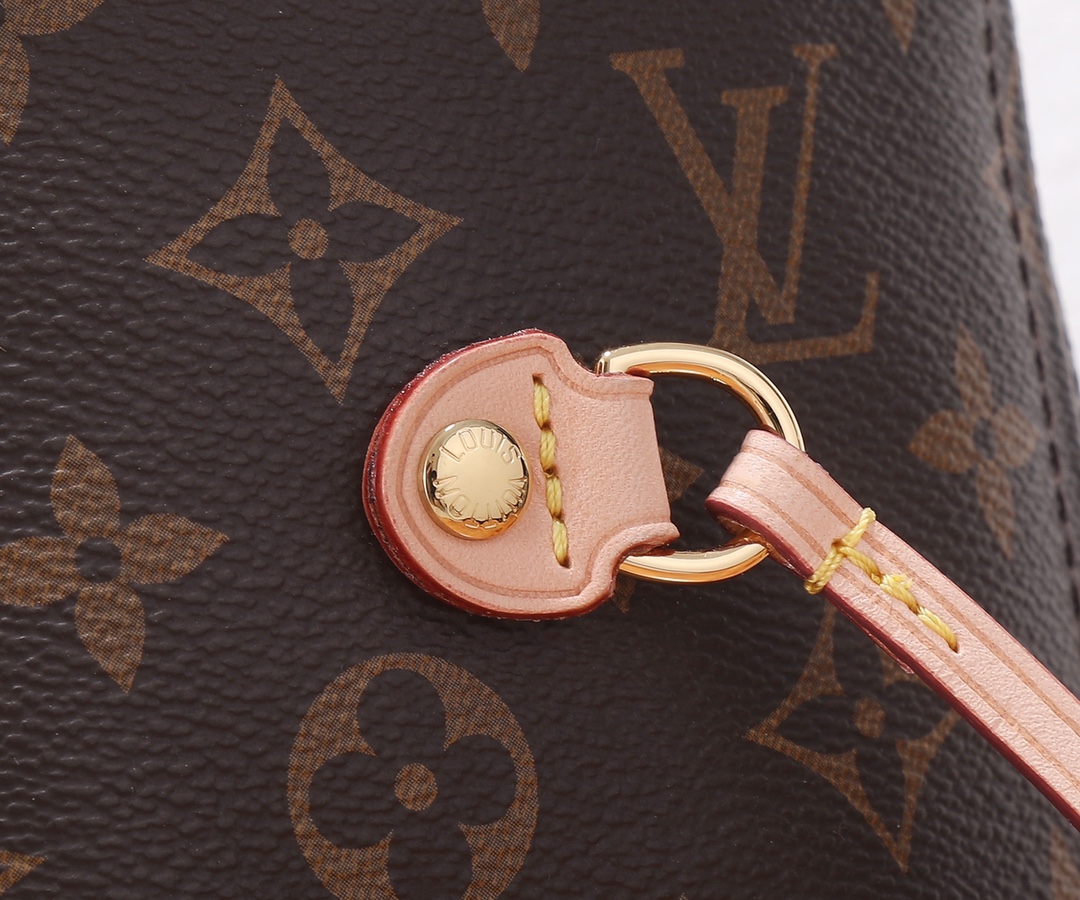 Louis Vuitton Neverfull MM Classic Bag