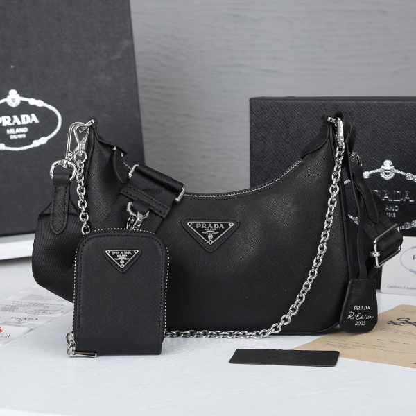 Prada Re-Edition 2005  Saffiano Leather bag