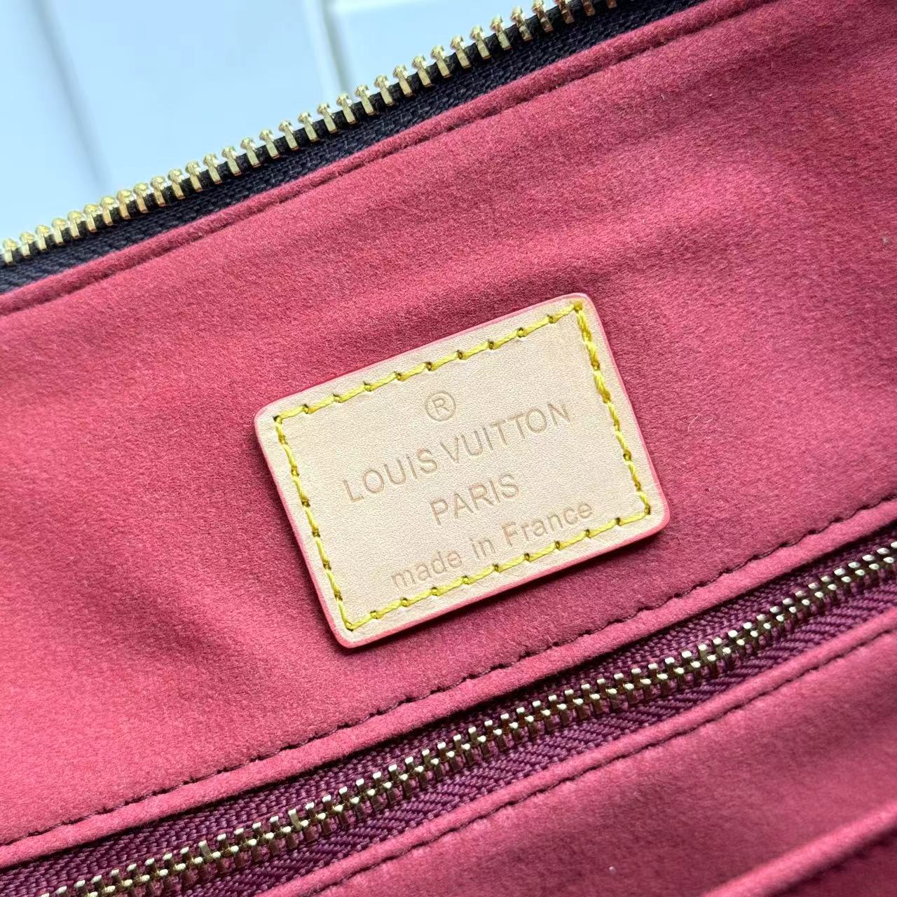 Louis Vuitton LV CarryAll Bag V2 - Bag