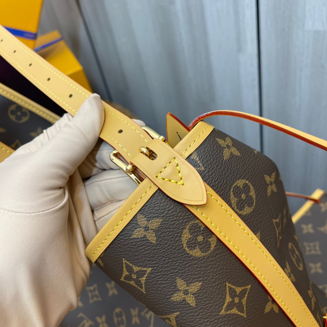 Louis Vuitton LV CarryAll MM - Bag