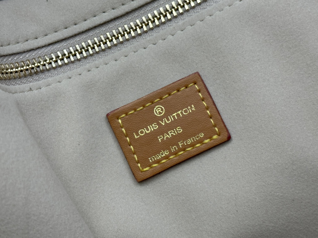 LOUIS VUITTON LV Bag Shopper Tote MM - Bag