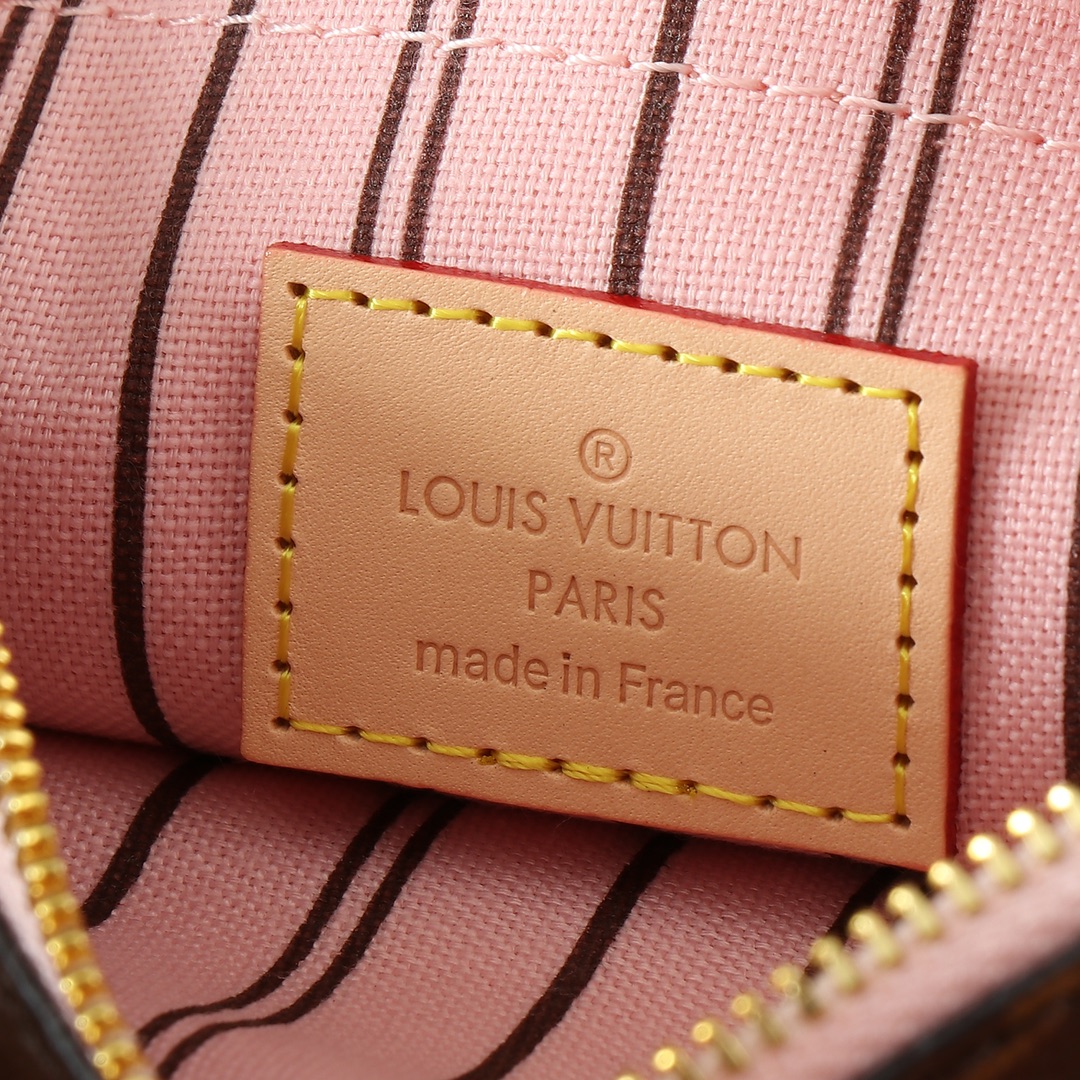 Louis Vuitton Neverfull MM Classic Bag