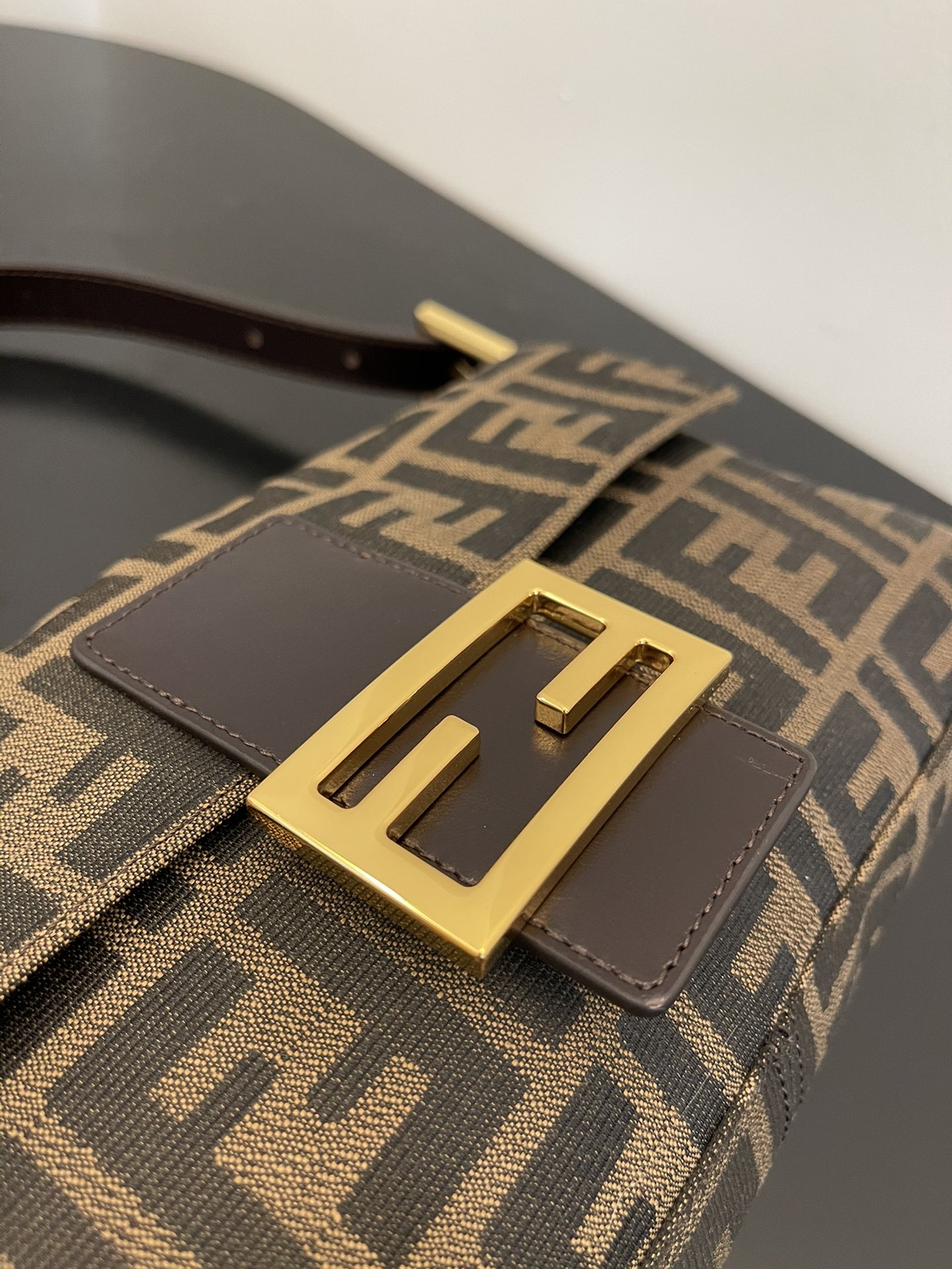 Fendi Zucca Mamma Baguette with golden accessories - Bag