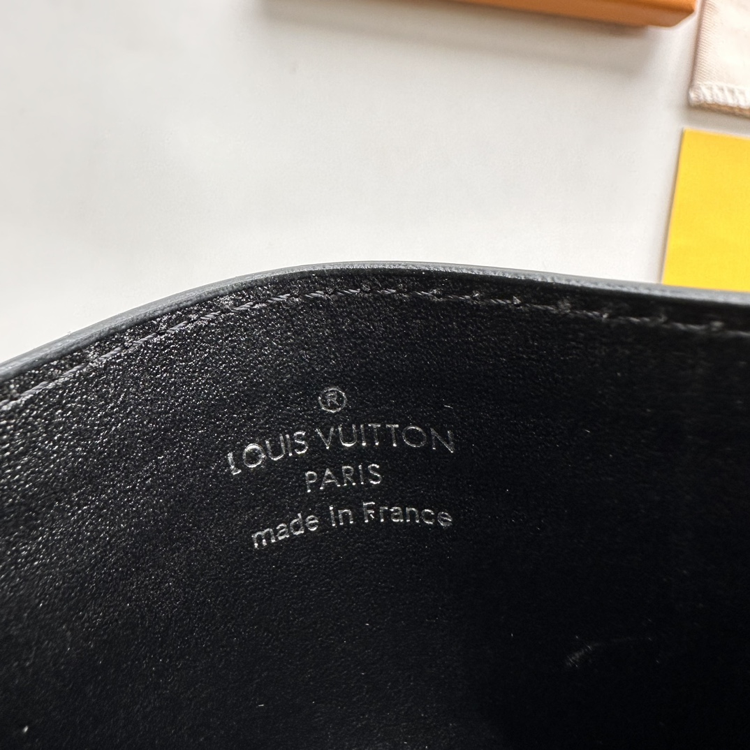 Louis Vuitton Card Holder Black Wallet ﻿