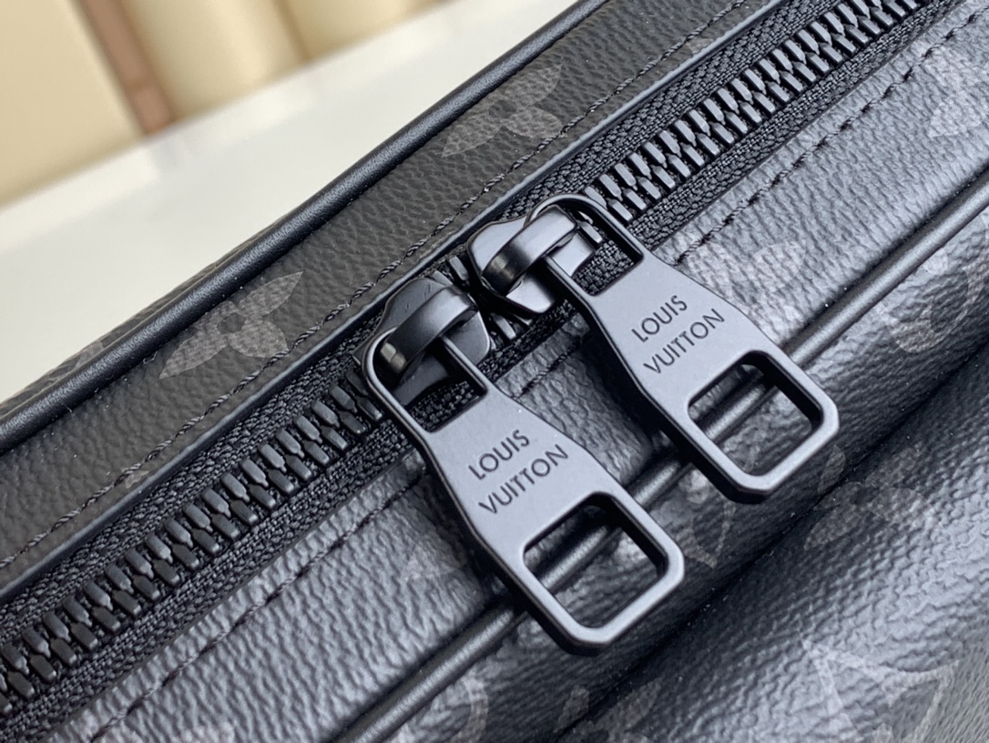 Louis Vuitton Crossbody Massanger Bag